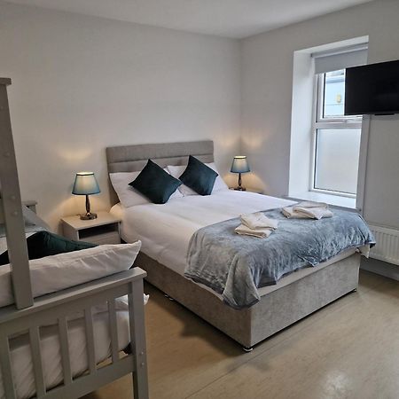 Trivia House Hostel Swanlinbar Ngoại thất bức ảnh