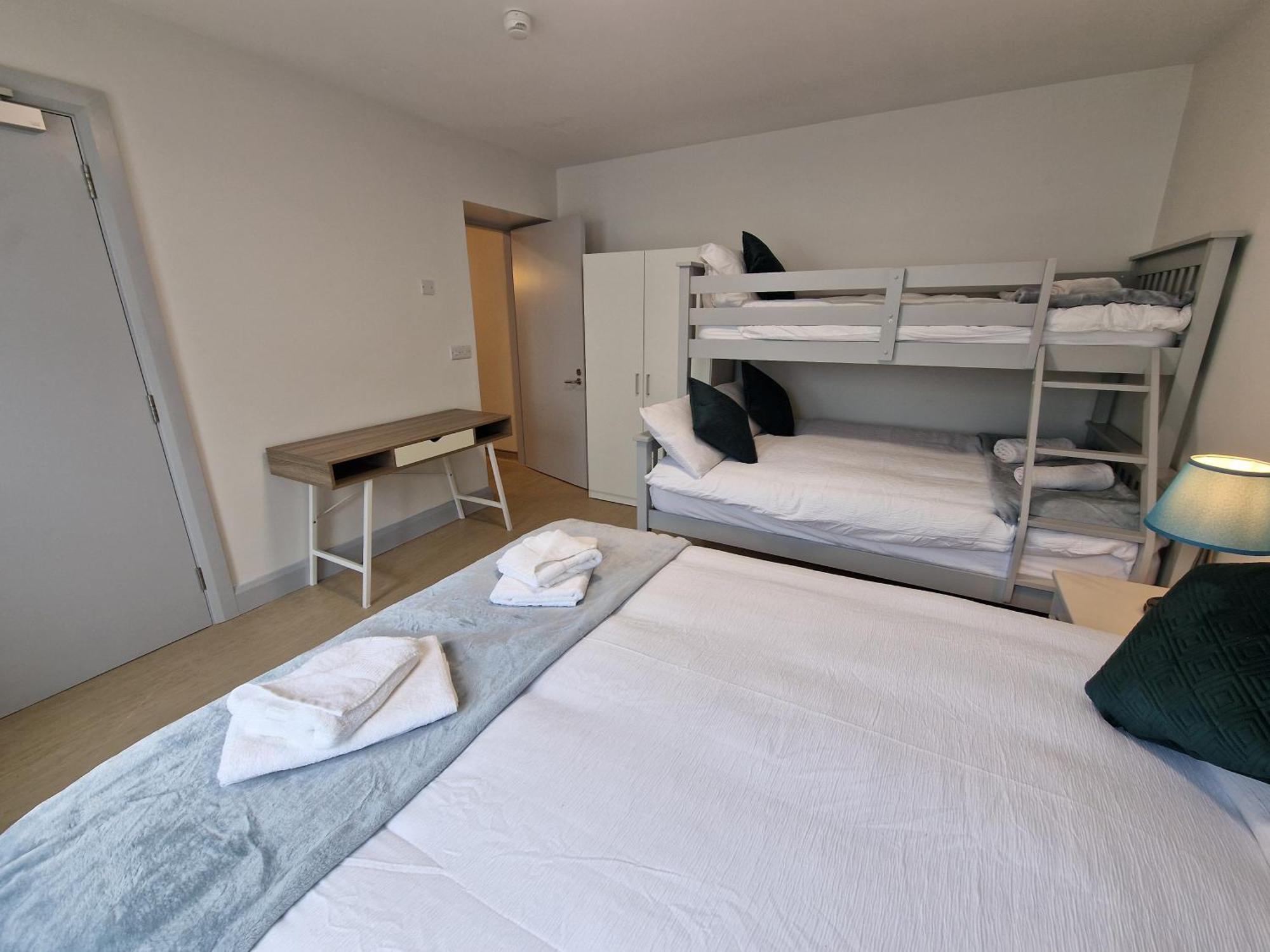 Trivia House Hostel Swanlinbar Ngoại thất bức ảnh