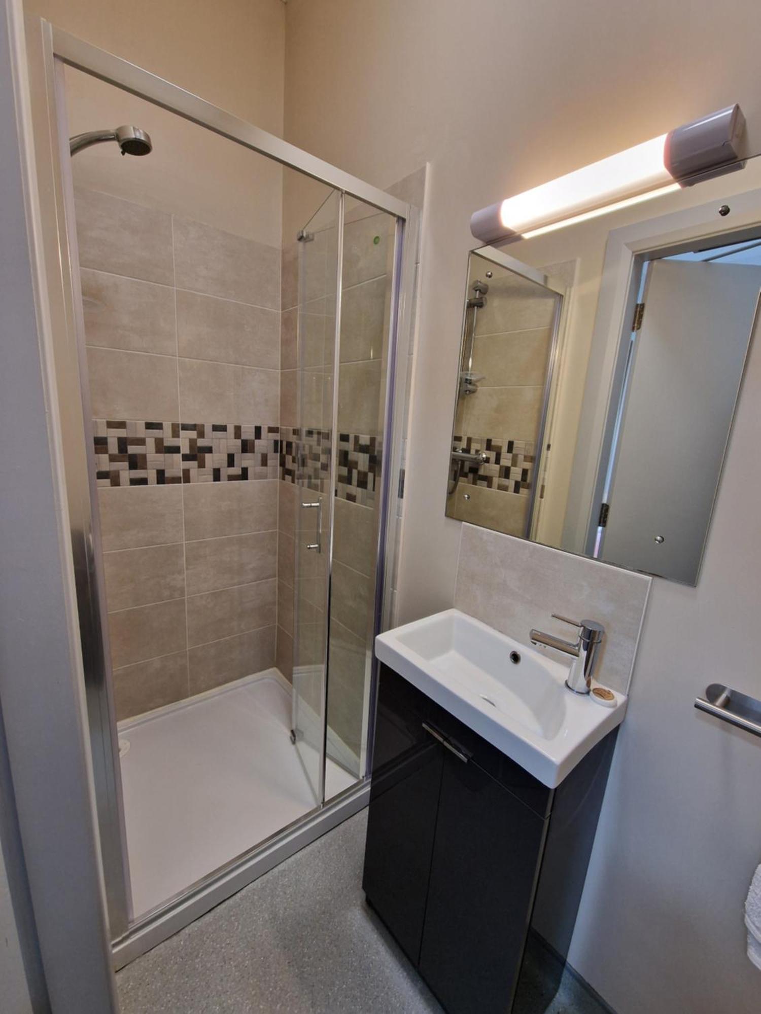 Trivia House Hostel Swanlinbar Ngoại thất bức ảnh