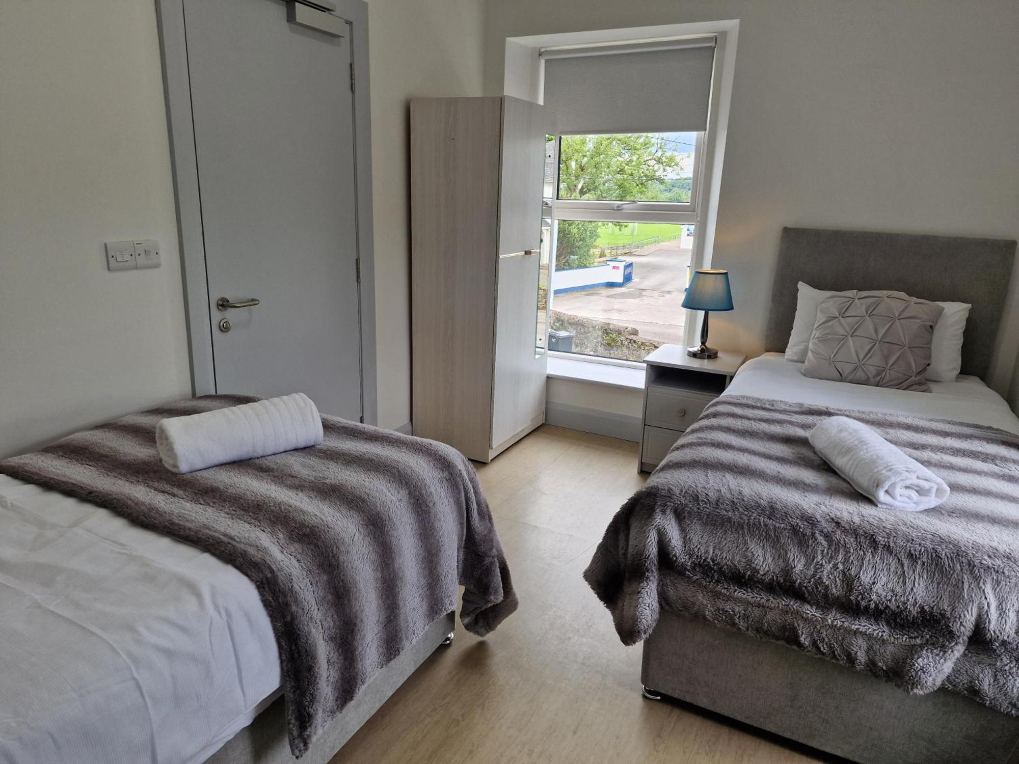 Trivia House Hostel Swanlinbar Ngoại thất bức ảnh