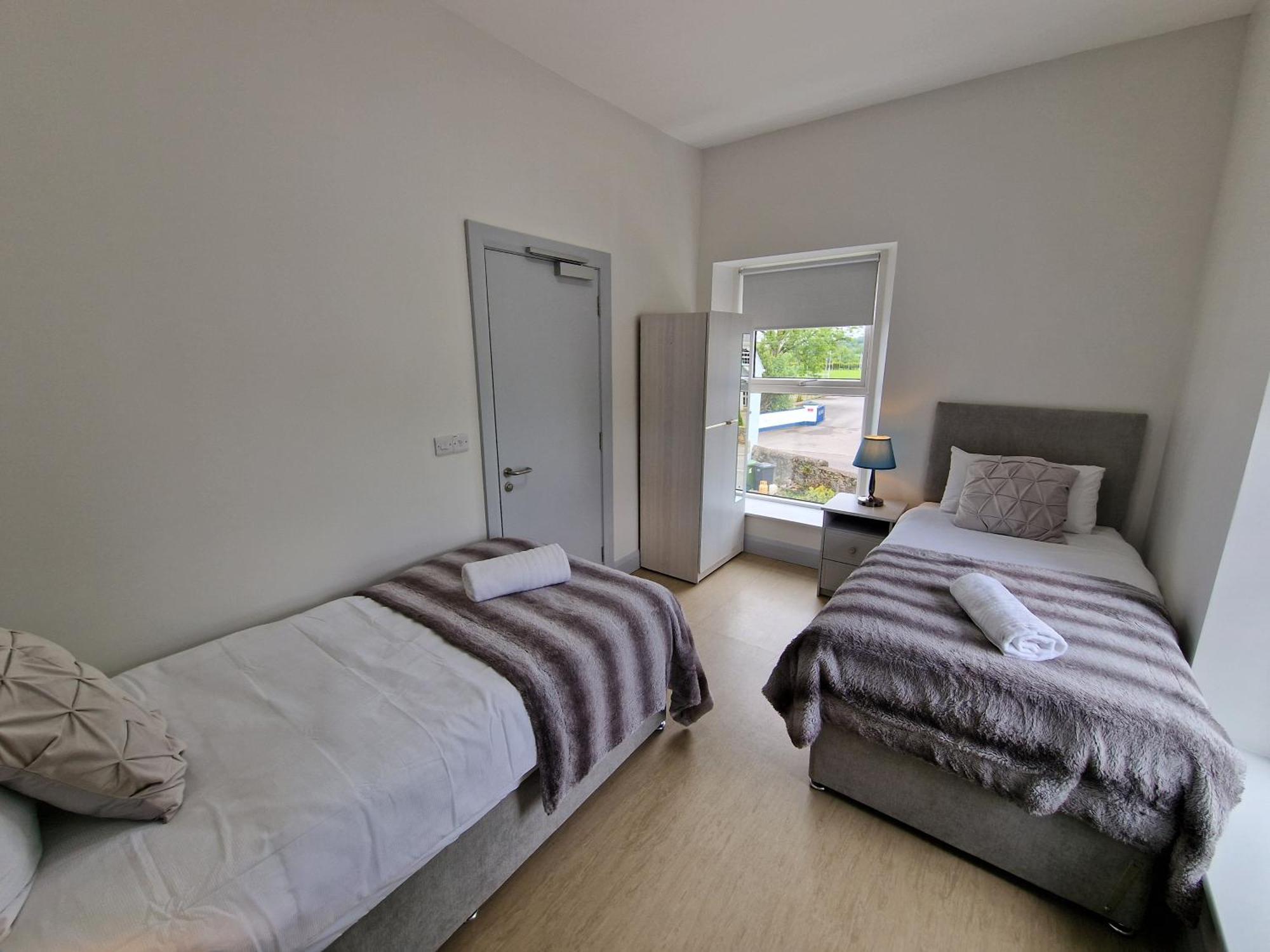 Trivia House Hostel Swanlinbar Ngoại thất bức ảnh
