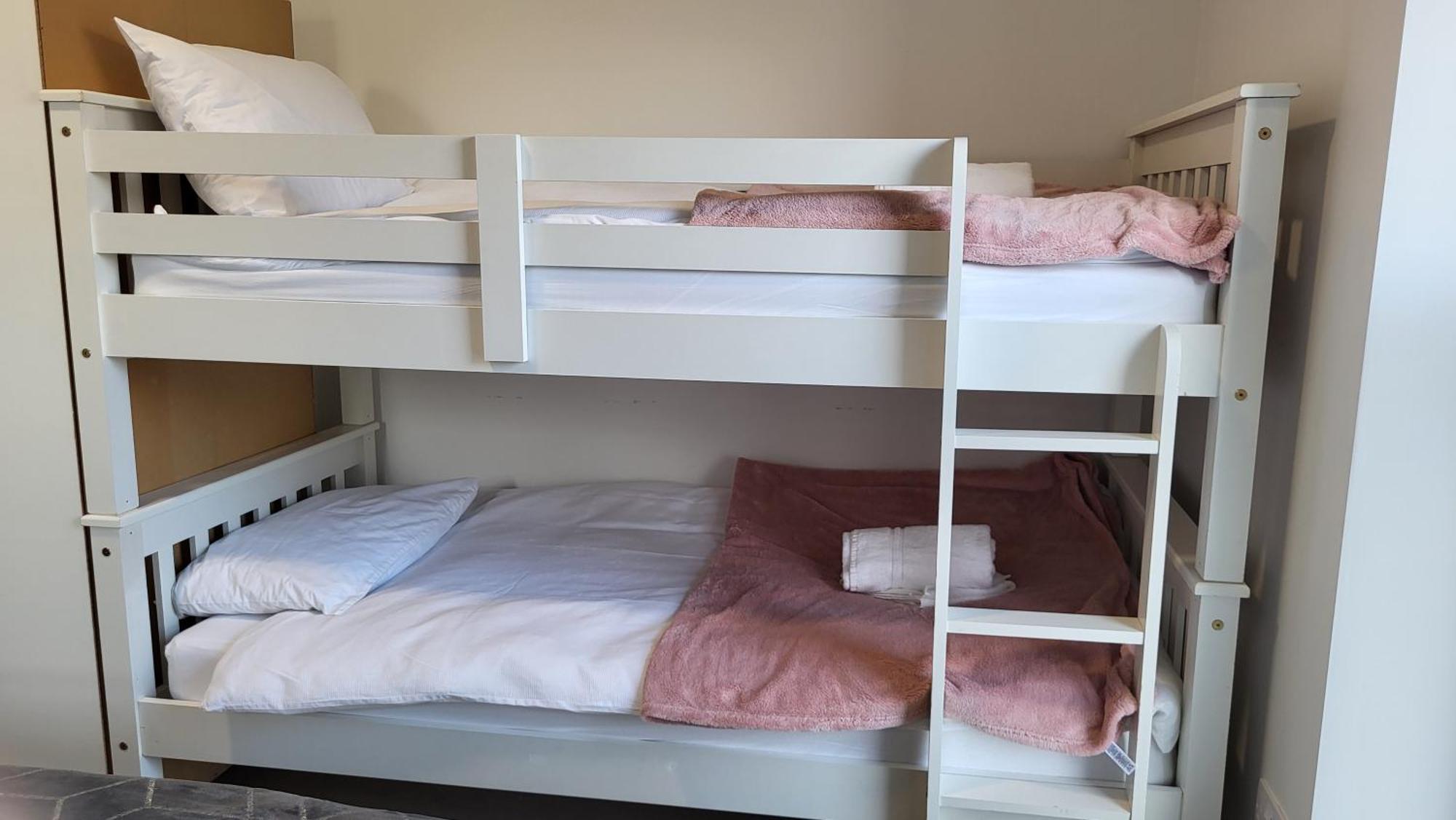 Trivia House Hostel Swanlinbar Ngoại thất bức ảnh