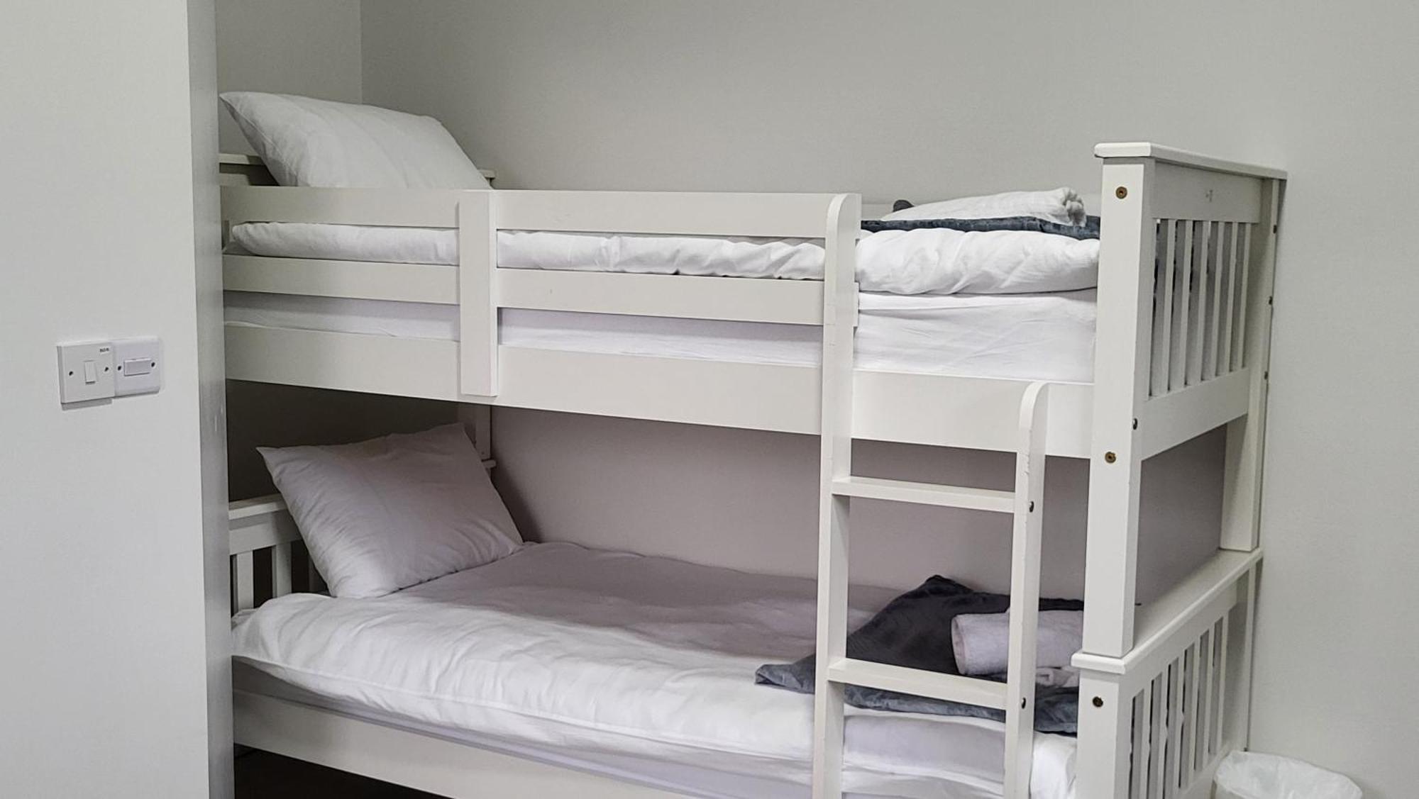 Trivia House Hostel Swanlinbar Ngoại thất bức ảnh